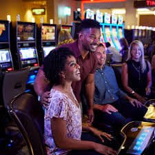 Live Andar Bahar table on nanas with professional dealer and real-time stream